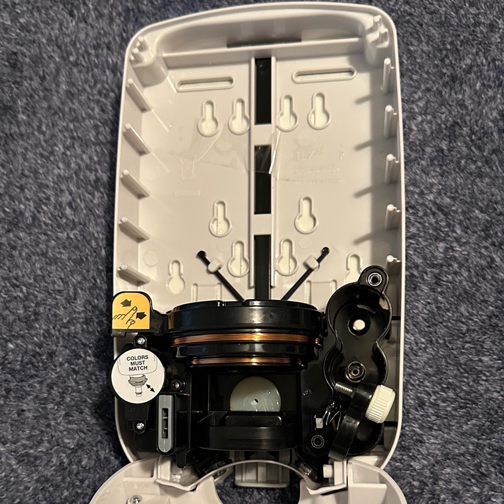 White Automatic Dispenser - Picture 3 of 5